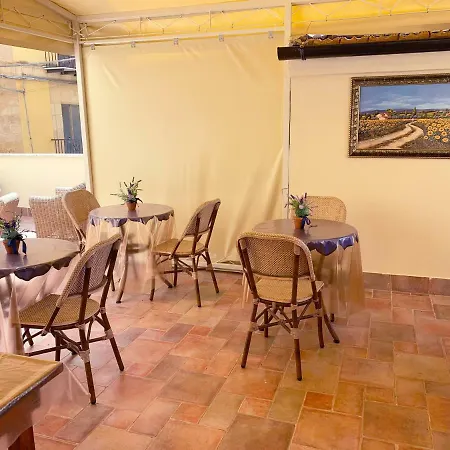 La Terrazza Sul Corso Center Couette-café Agrigente